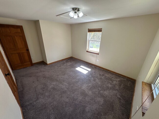Foto del edificio - Charming 2BD/1BA Townhome in Burlington’s New North End