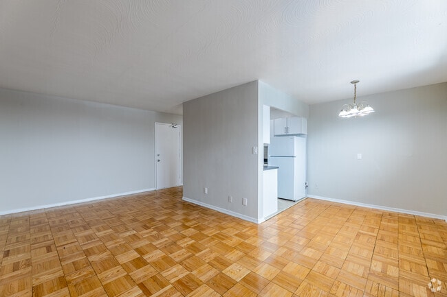 1BR, 1BA - 717 SF - Salon/Salle à manger - Parkway Manor