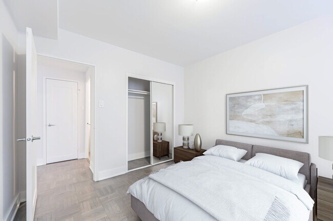 Building Photo - Skyliner