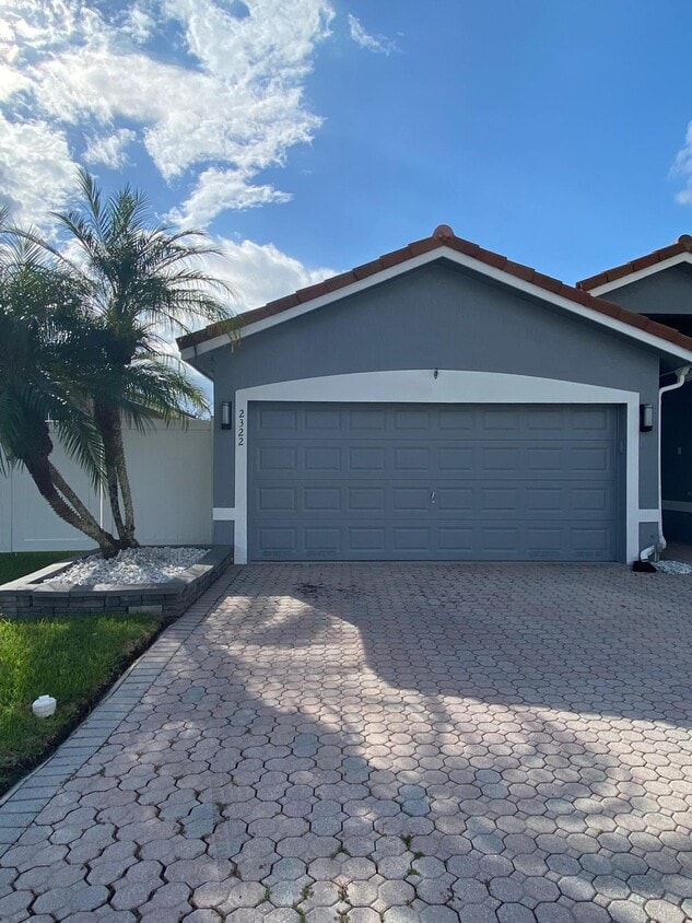 Primary Photo - 2322 NW 166th Ave