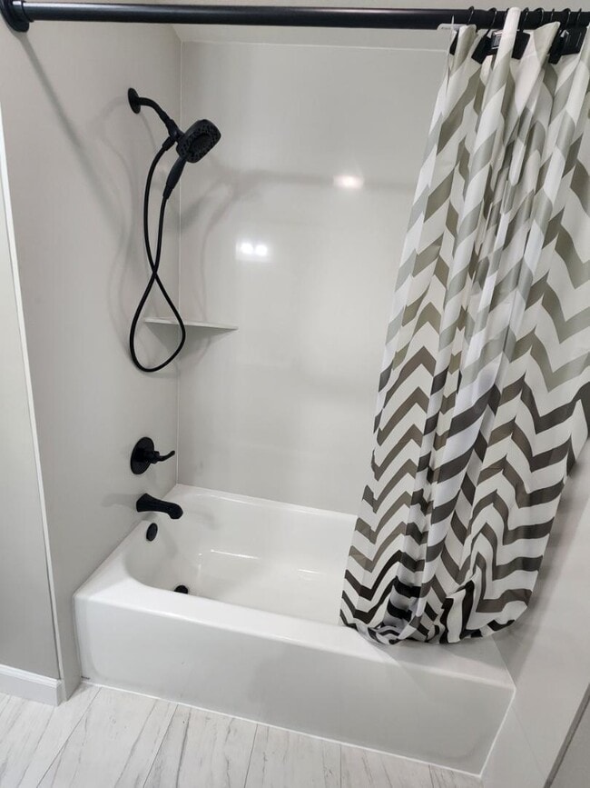 Building Photo - 917 Huntington Dr