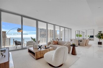 Building Photo - 300 Biscayne Blvd
