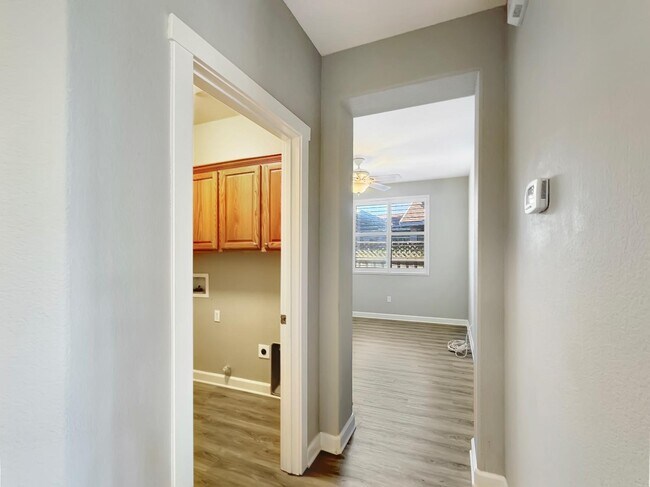 Foto del edificio - 1263 Freschi Ln