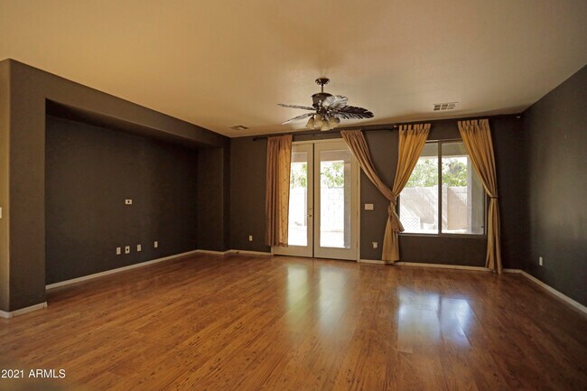 Foto del edificio - 3832 E Fairview St