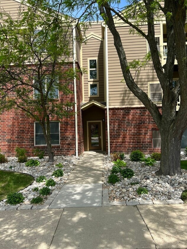 125 Glengarry Dr Unit 104, Bloomingdale, IL 60108 Condo for Rent in