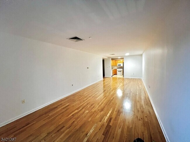 Foto del edificio - 53 W Palisade Ave