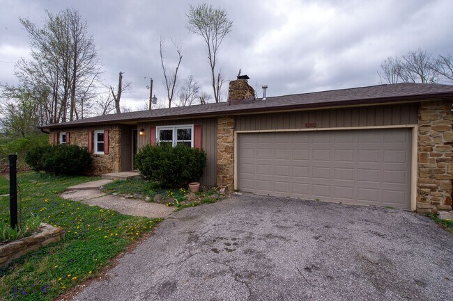 Foto del edificio - Lovely 3 Bed / 2 Bath in Private Setting--AVAILABLE NOW!!!