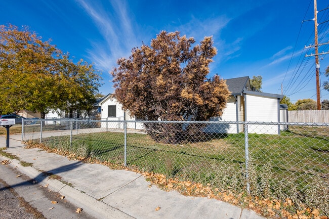 Foto del edificio - 924 E Georgia Ave