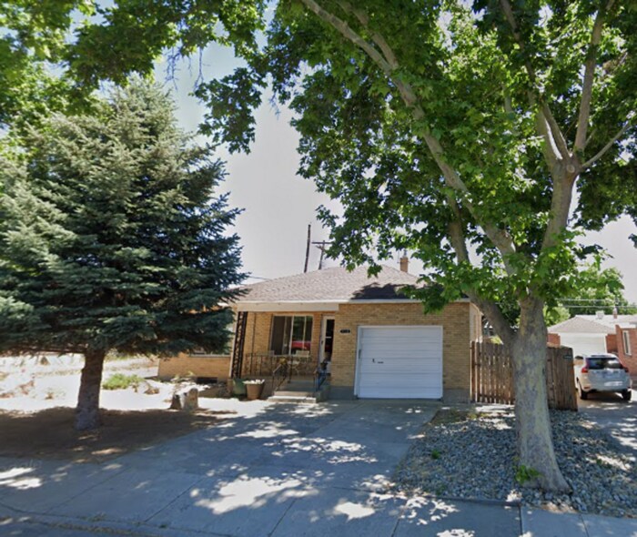 Primary Photo - 2 Bed One Bath Centrally Located - Availab...