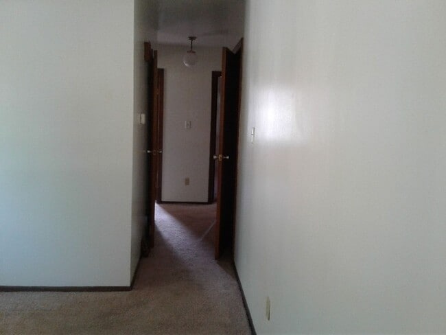 Building Photo - 3 bedroom, 2 bath House:  Available July 2026!