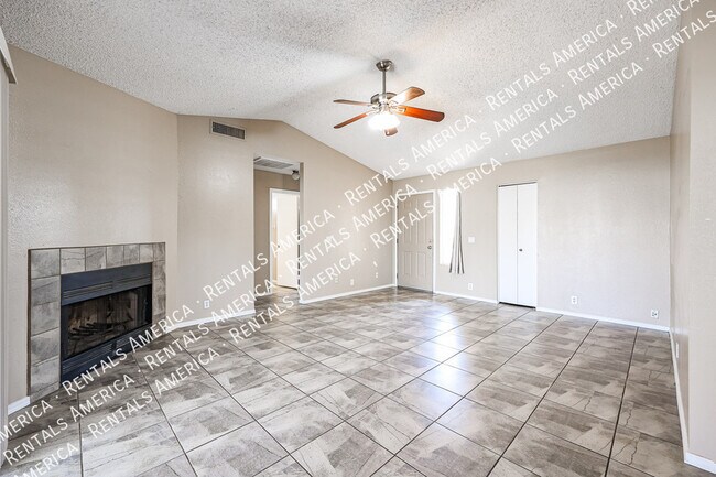 Foto del edificio - 10010 N 66th Ave