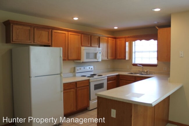 Building Photo - 114-224 W Deerfield Dr