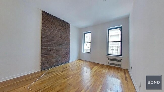 Building Photo - 212 E 85th St