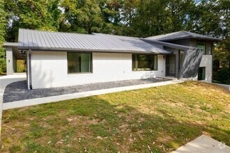 Building Photo - 390 Windsor Pkwy