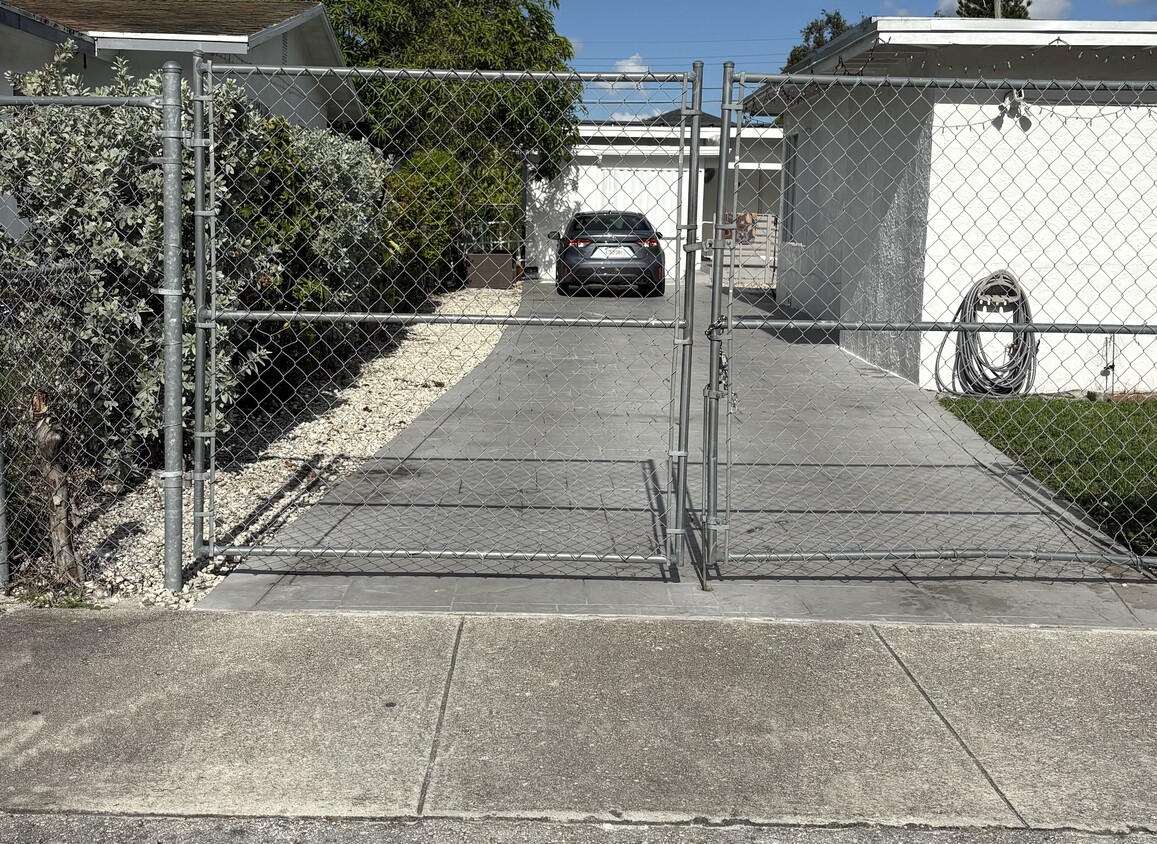 Shared driveway - 209 NW 28th Ave