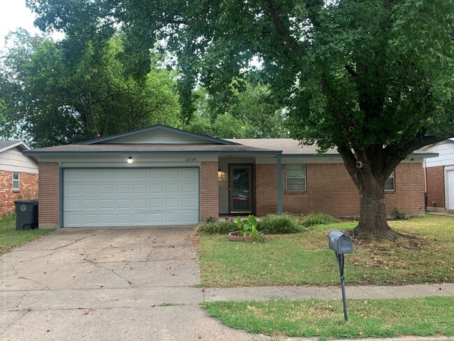 Building Photo - Super clean 3 bed 1 bath in Tulsa Schools