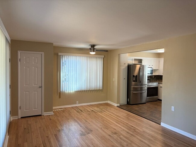 Building Photo - 3 bedroom/1 bath home with additional deta...