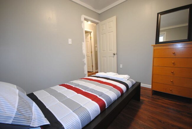 Building Photo - 3bed 2 bath - Fully Furnished Apartment