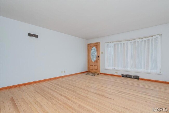 Building Photo - 9715 Grantview Dr
