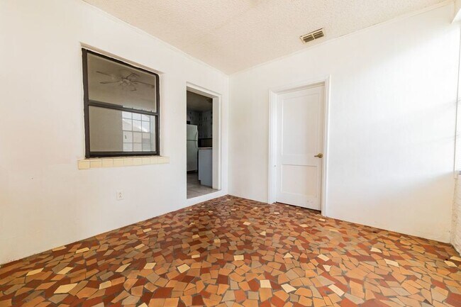 Building Photo - 912 E Palmetto St