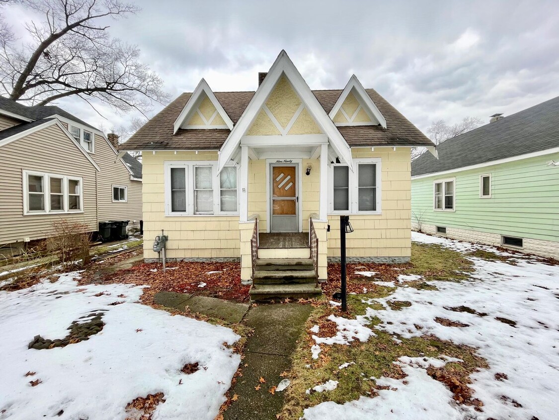 Foto principal - Three Bedroom Home in Muskegon