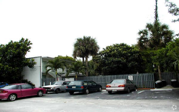 Primary Photo - Riverside Court Apartments