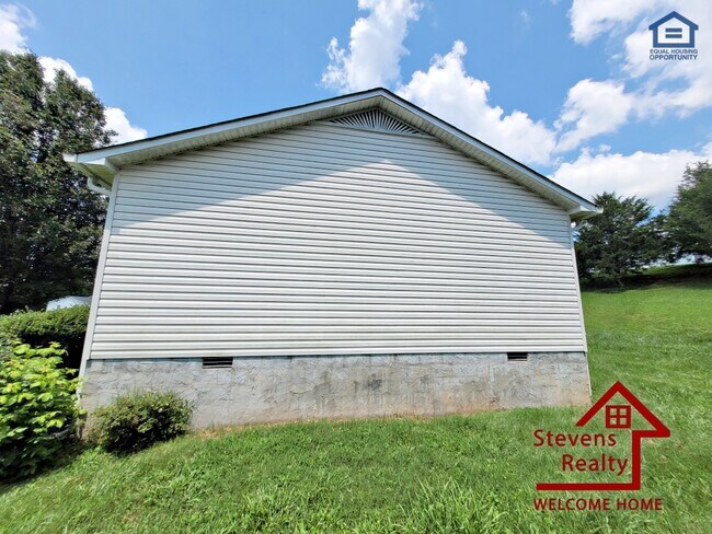 Building Photo - 2314 Lake Pointe Dr