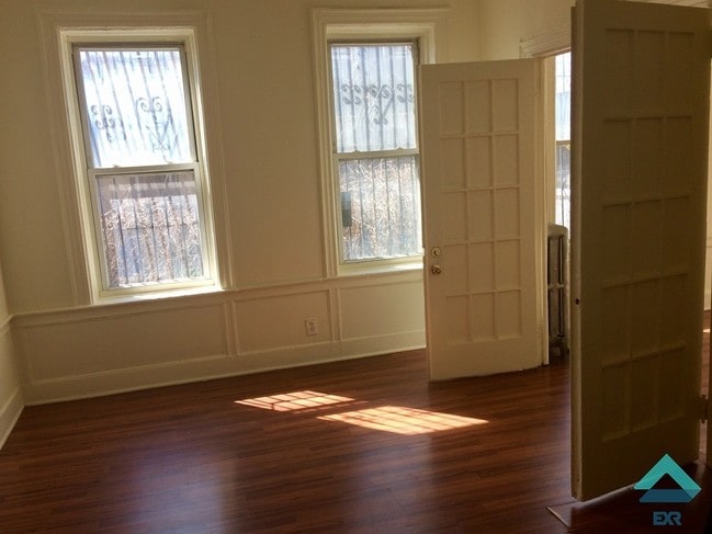Foto del edificio - 2266 Strauss St