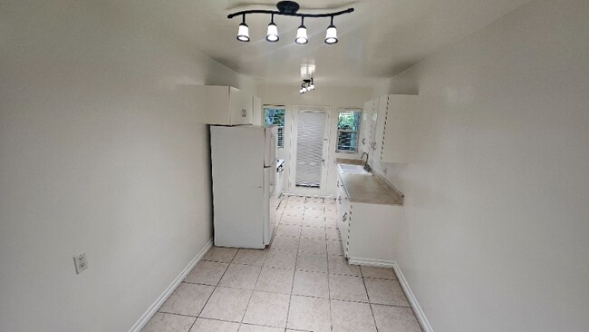 Building Photo - 11950 Laurelwood Dr