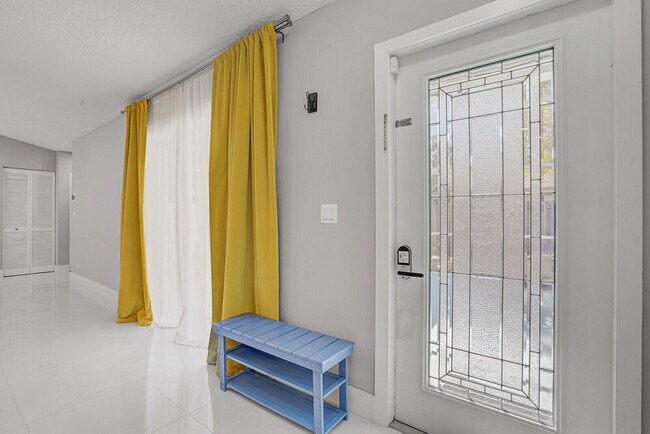 Foto del edificio - 1329 Periwinkle Pl