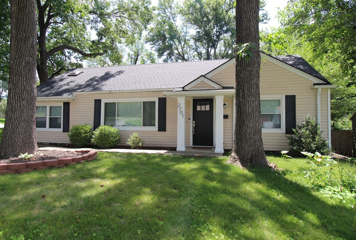 Primary Photo - 3 Bedroom 1 Bath Home in Prairie Village