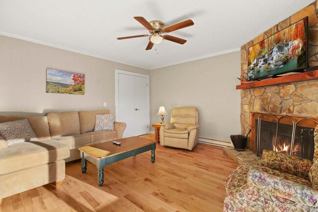Building Photo - 301 Pinnacle Inn Rd