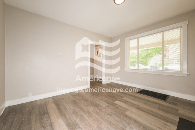 Building Photo - 737 Montclair St