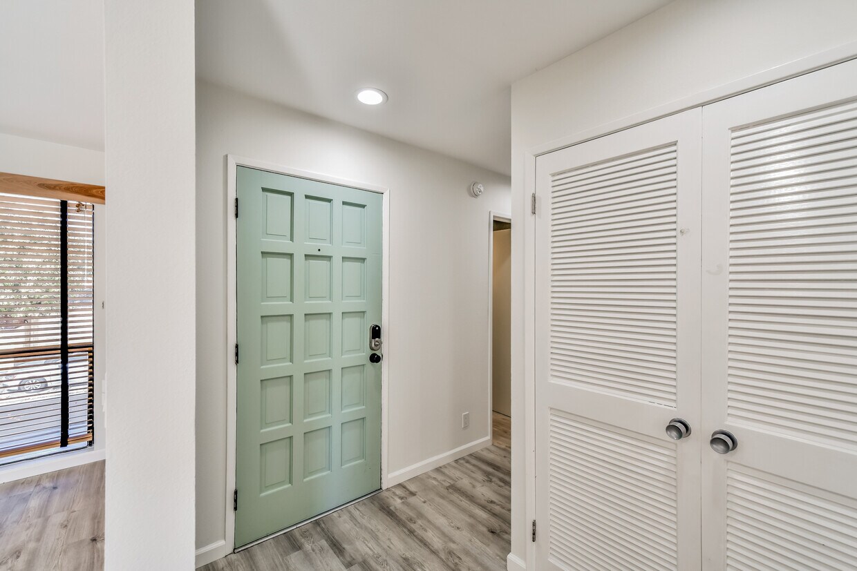 11064 La Grange Ave, Los Angeles, CA 90025 Townhome Rentals in Los