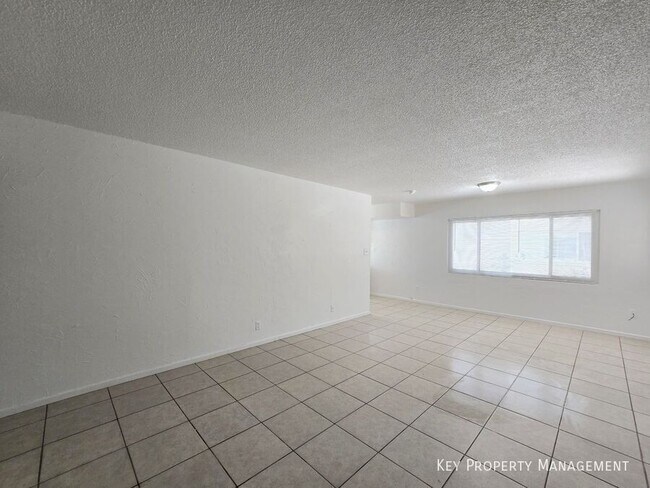 Foto del edificio - 1908 Rexford Dr