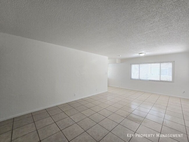 Building Photo - 1908 Rexford Dr