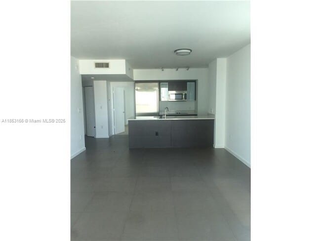 Building Photo - 500 Brickell Ave
