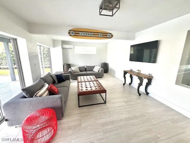 Foto del edificio - 437 Tradewinds Ave