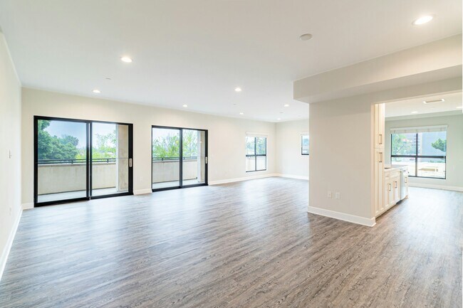 Foto del edificio - 5015 Balboa Boulevard, Unit 304