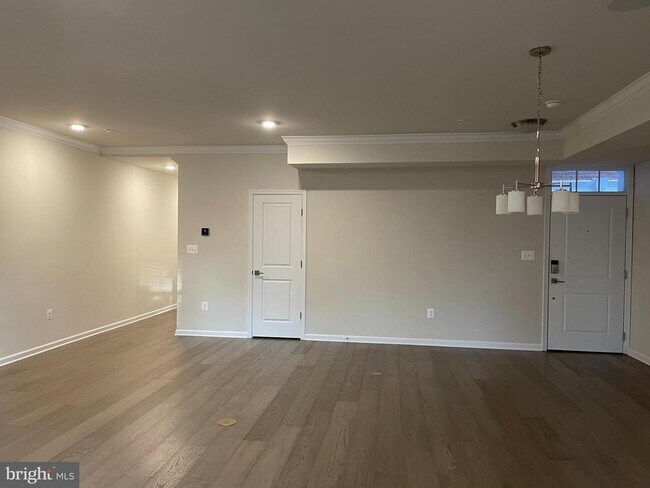 Building Photo - 23255 Milltown Knoll Square