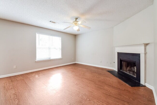 Foto del edificio - 3038 Summer Breeze Dr