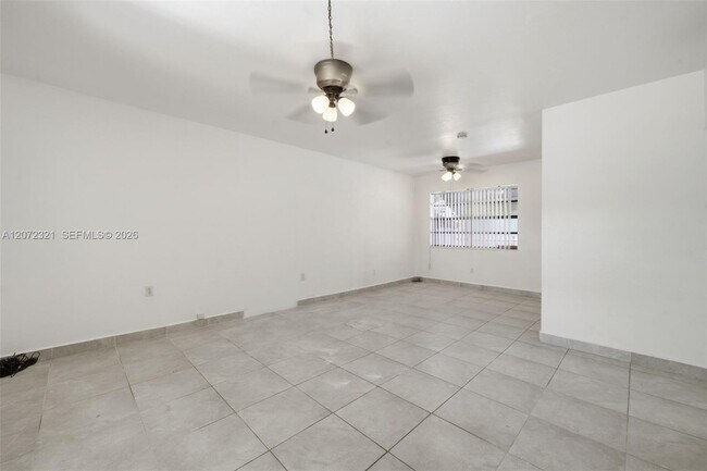 Foto del edificio - 9300 NW 32nd Ct