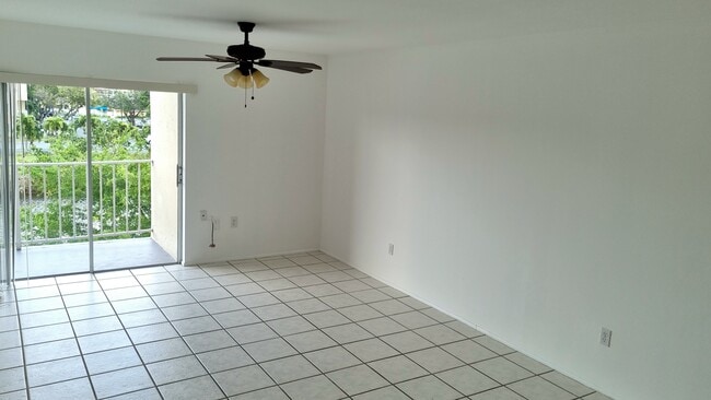 sala de estar - 7787 SW 86th St