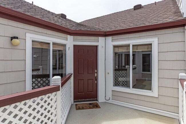 Building Photo - 683 Green Ridge Dr