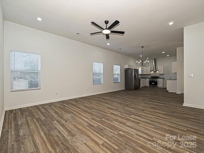 Foto del edificio - 1349 Russell St