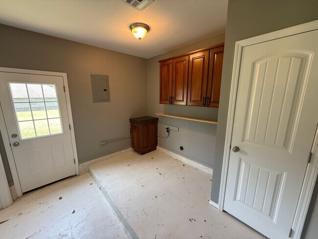 Foto del edificio - HUGE LOT, 3 BEDROOM FULLY UPGRADED KITCHEN...