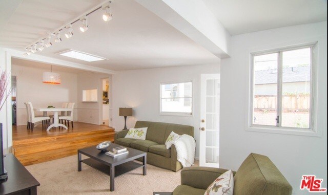 Foto del edificio - 4420 Katherine Ave