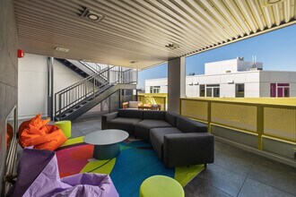 Building Photo - Hilite