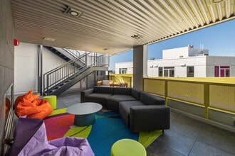 Building Photo - Hilite