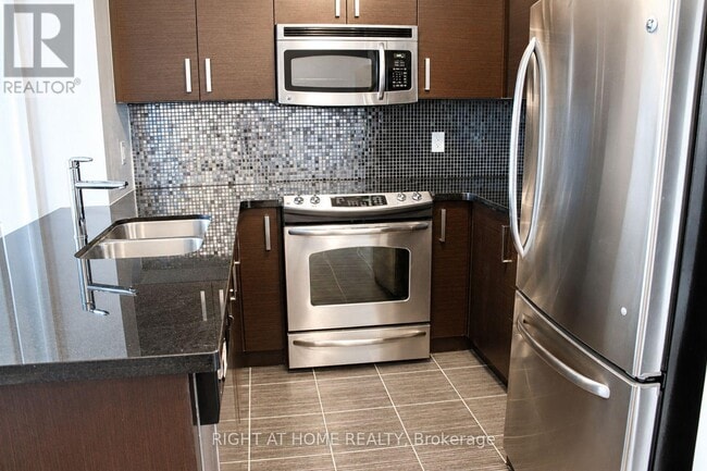 Building Photo - 17 Anndale Dr